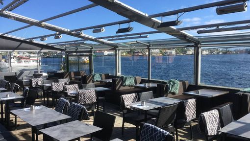 Uteserveringen på Bryggekanten Brasserie & Bache Bar AS