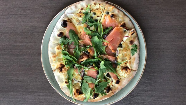 Pizza på tallerken